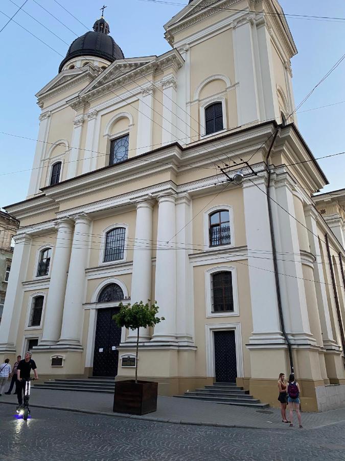 לבוב В Центрі Біля Ратуші Вулиця Площа Ринок 11 מראה חיצוני תמונה
