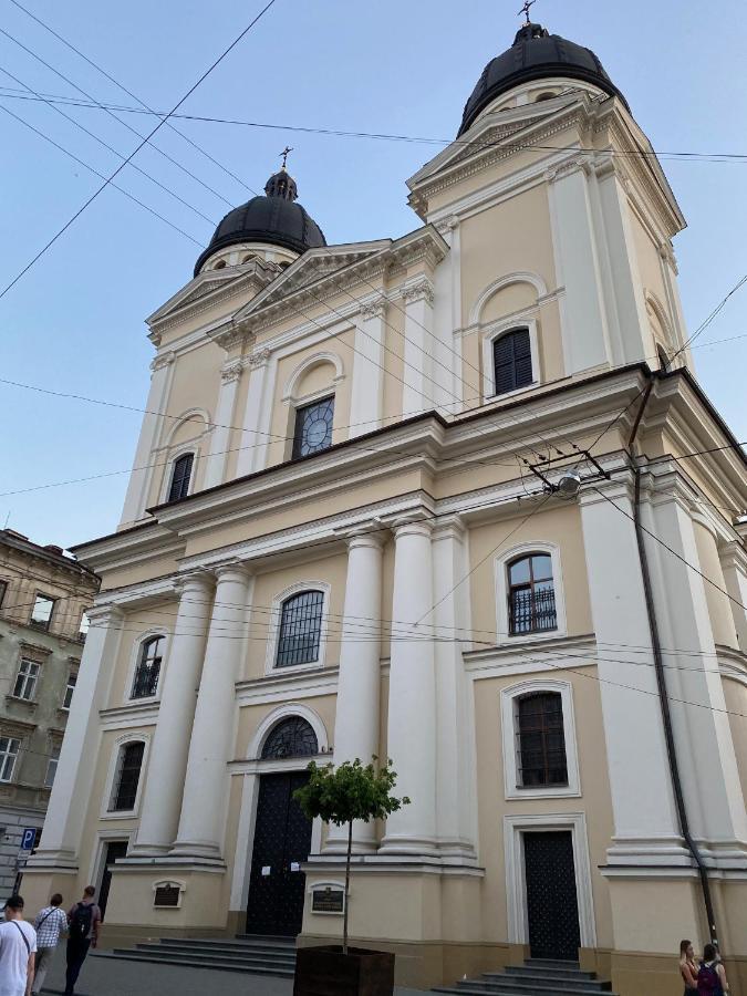 לבוב В Центрі Біля Ратуші Вулиця Площа Ринок 11 מראה חיצוני תמונה